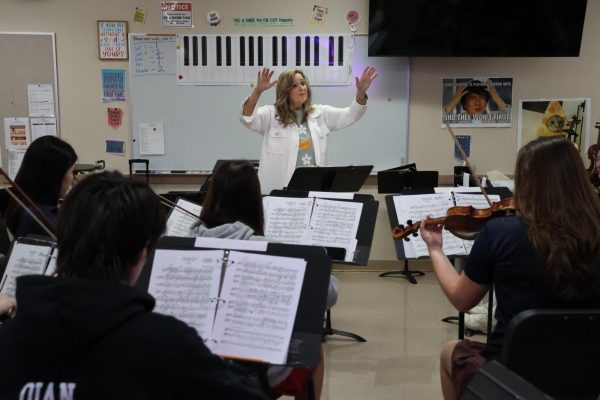 Pederson directs a Philharmonia class in preparation for the October orchestra concert. 