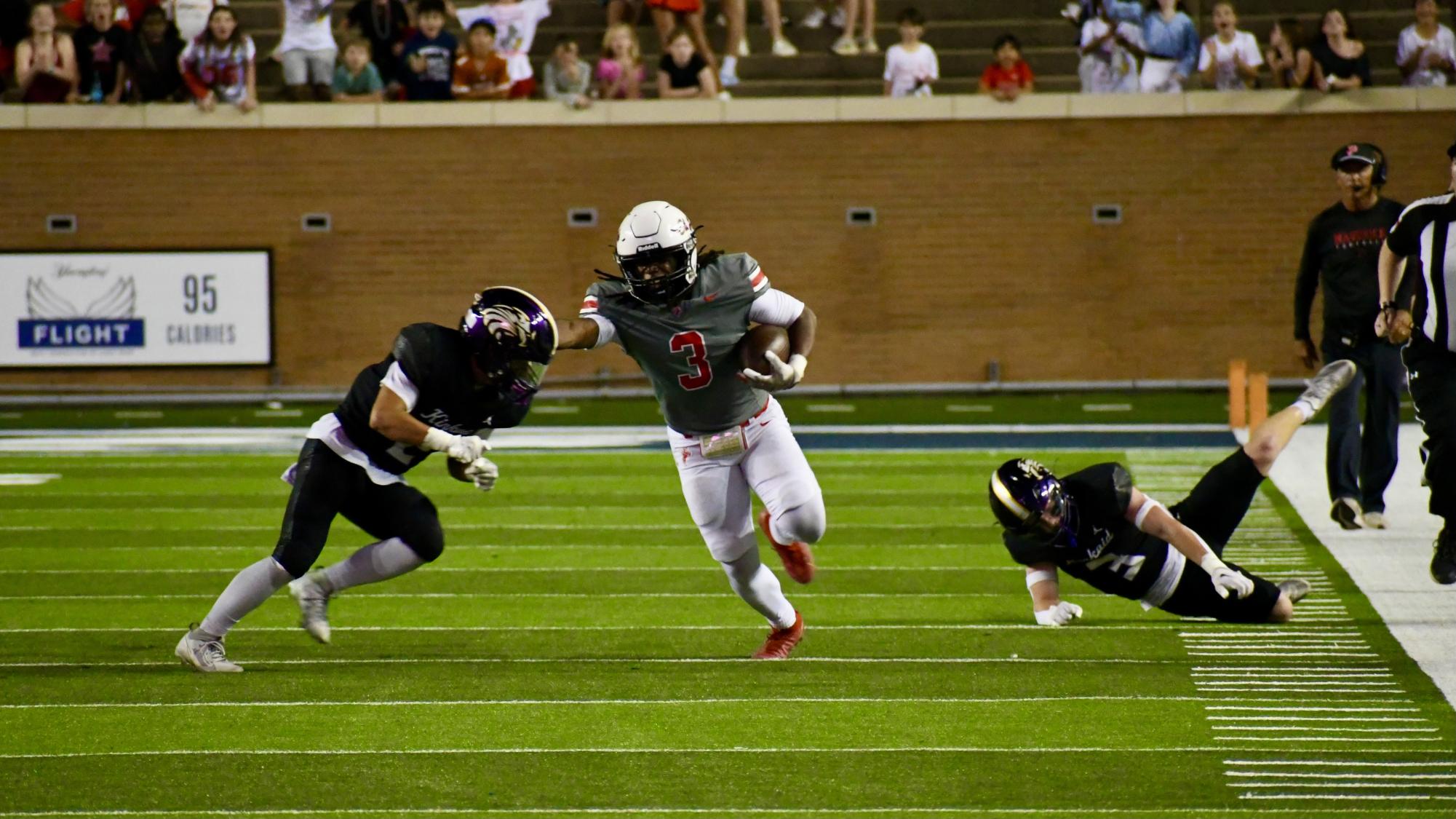 Cole Allen scores a 60-yard rushing touchdown in the first quarter of the game. 